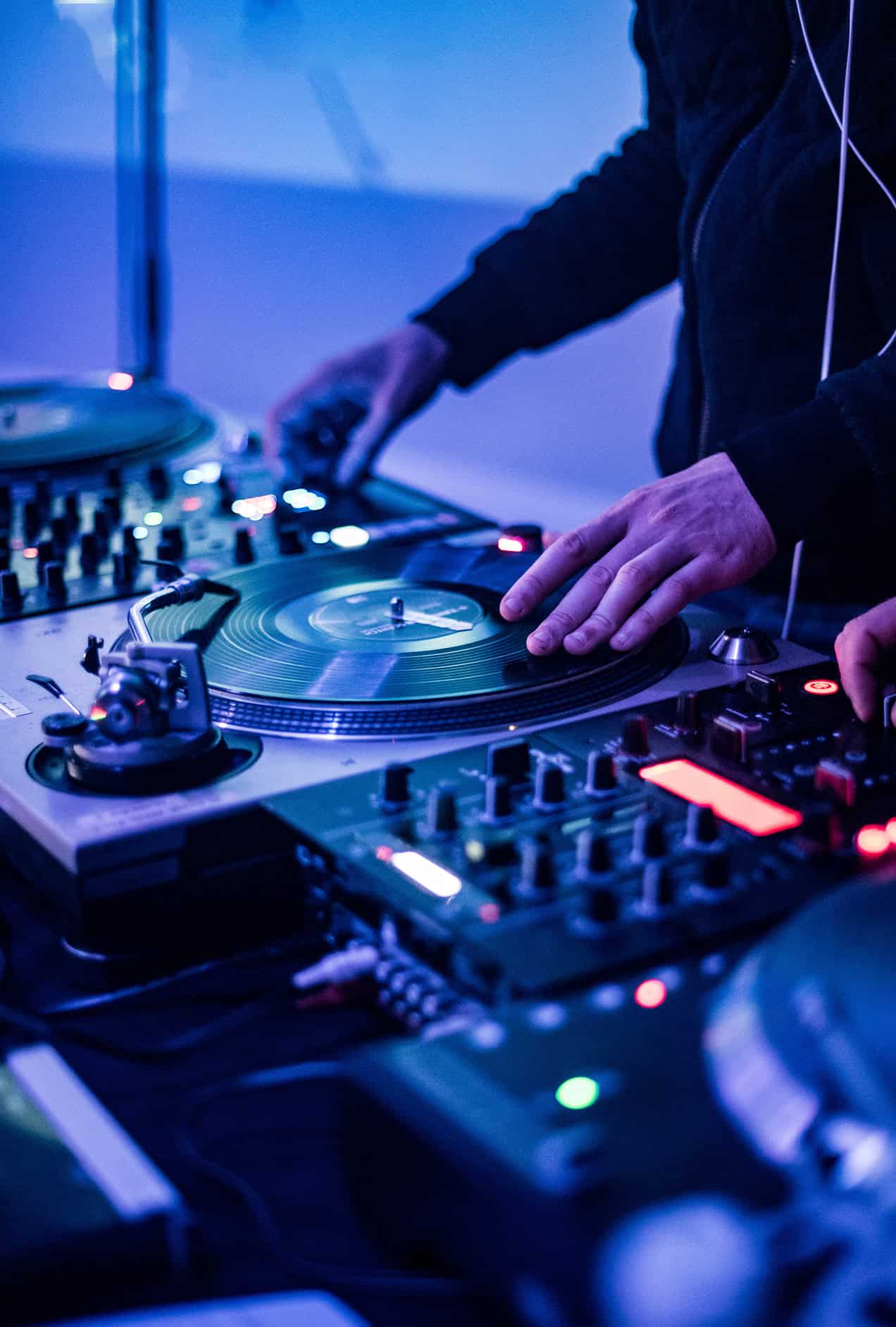 dj playing music
